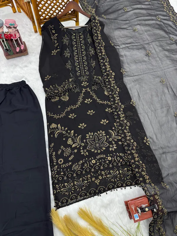 Black_Georgette_Floral_Motif_Kurta_Set_For_Women