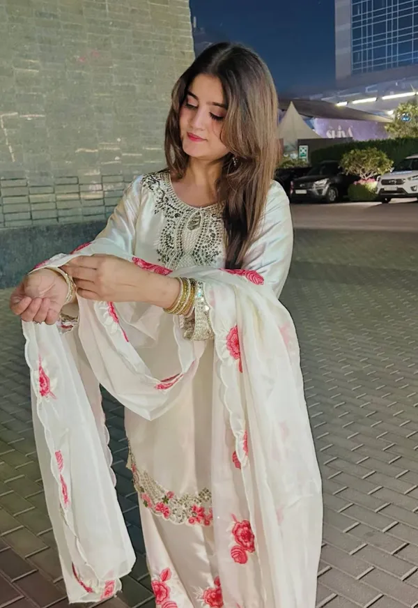 White_Silk_Straight_Floral_Embroidered_Kurta_Set_For_Women