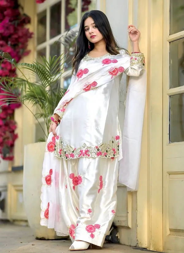 White_Silk_Straight_Floral_Embroidered_Kurta_Set_For_Women