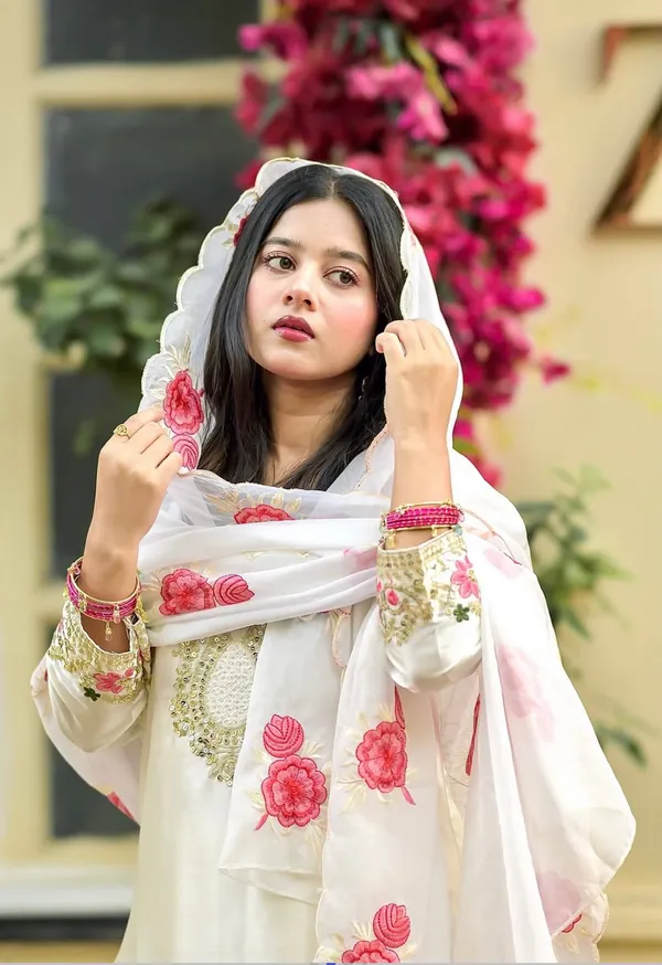 White_Silk_Straight_Floral_Embroidered_Kurta_Set_For_Women