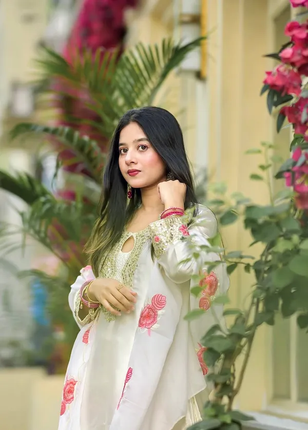 White_Silk_Straight_Floral_Embroidered_Kurta_Set_For_Women