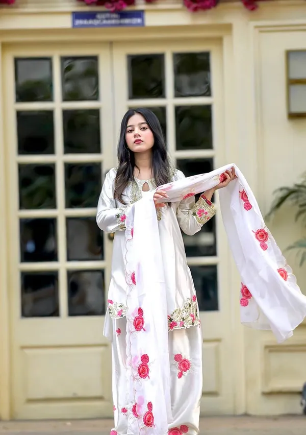 White_Silk_Straight_Floral_Embroidered_Kurta_Set_For_Women