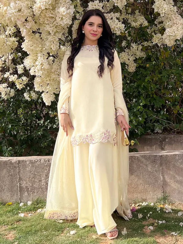 Cream_Cotton_Silk_Straight_Floral_Embroidered_Suit_Set_For_Women