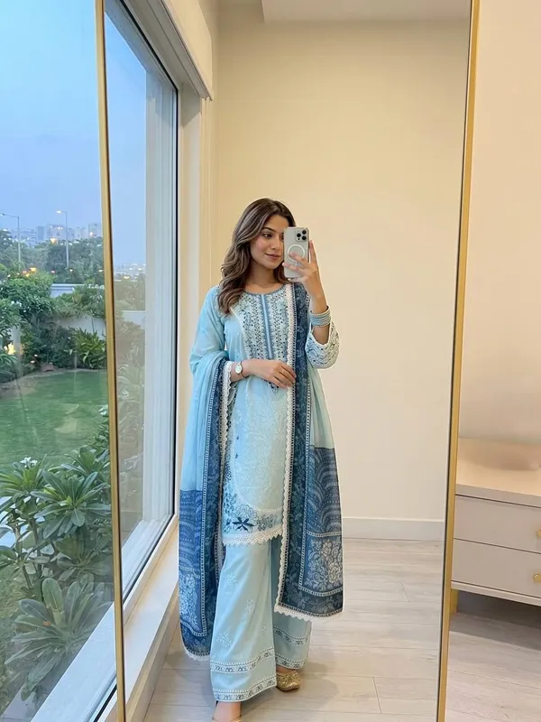 Aqua_Floral_Embroidered_Kurta_Set_for_Women