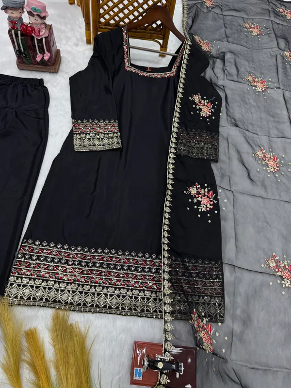 Black_Crepe_Silk_Straight_Geometric_Border_Kurta_Set_For_Women
