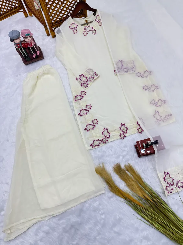 Cream_Cotton_Silk_Straight_Floral_Embroidered_Suit_Set_For_Women