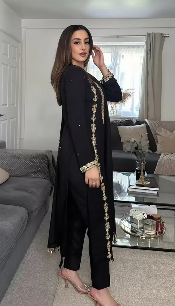 Black_Georgette_Straight_Floral_Embroidered_Kurta_Set_For_Women