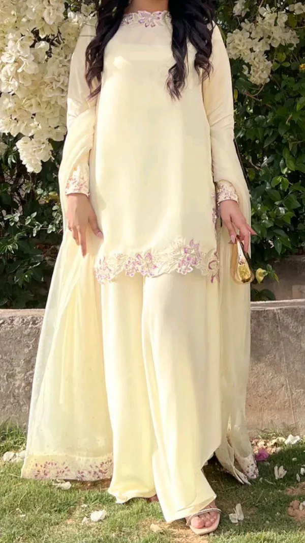 Cream_Cotton_Silk_Straight_Floral_Embroidered_Suit_Set_For_Women