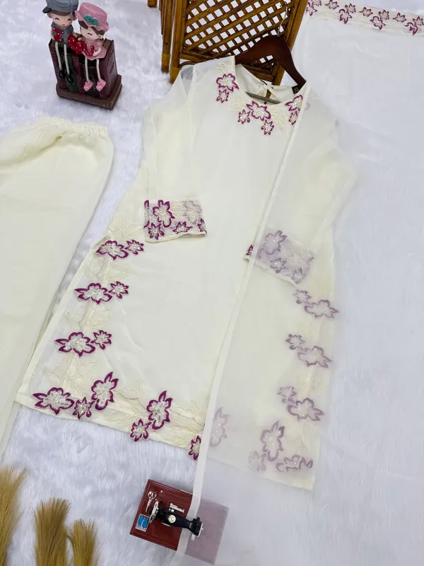 Cream_Cotton_Silk_Straight_Floral_Embroidered_Suit_Set_For_Women