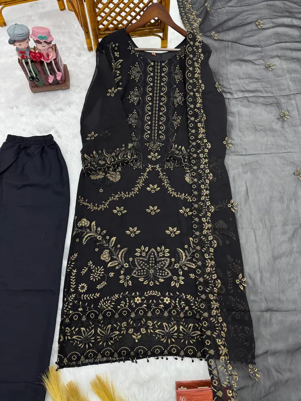 Black_Georgette_Floral_Motif_Kurta_Set_For_Women