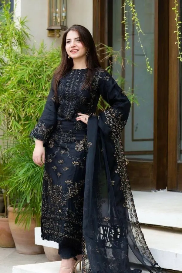 Black_Georgette_Floral_Motif_Kurta_Set_For_Women
