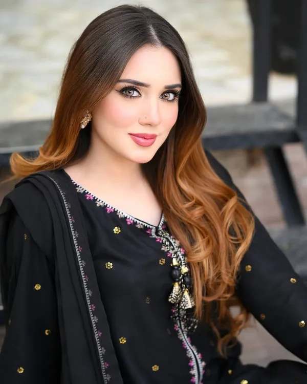 Black_Crepe_Silk_Straight_Floral_Embroidered_Kurta_Set_For_Women