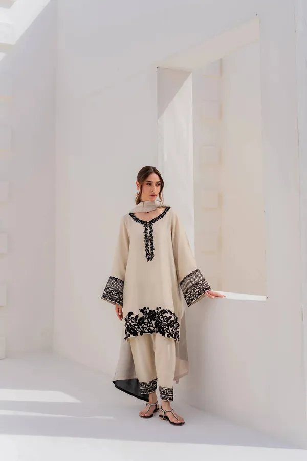 Cream_Crepe_Silk_Straight_Floral_Embroidered_Kurta_Set_For_Women
