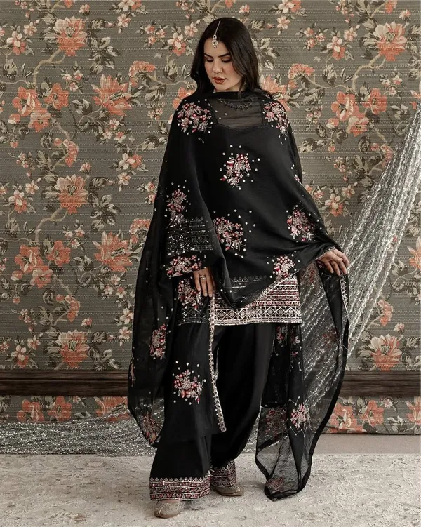 Black_Crepe_Silk_Straight_Geometric_Border_Kurta_Set_For_Women