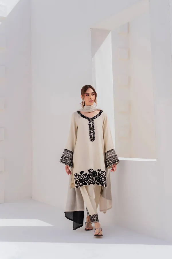 Cream_Crepe_Silk_Straight_Floral_Embroidered_Kurta_Set_For_Women