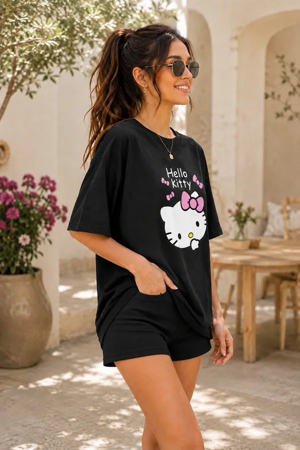 Black_Oversized_Graphic_T-Shirt_And_Shorts_Set_For_Women