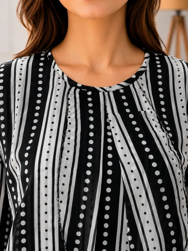 Black_Printed_Regular_Fit_Top_for_Women