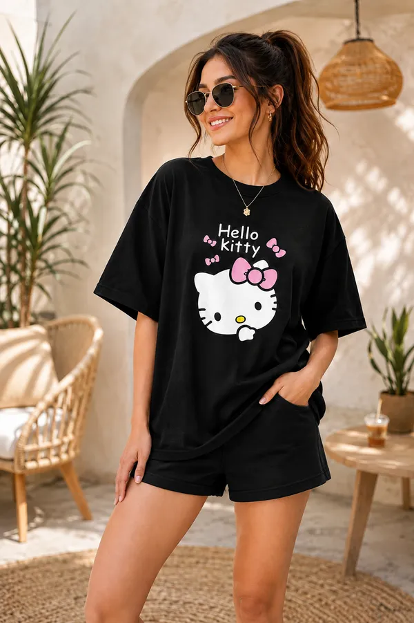 Black_Oversized_Graphic_T-Shirt_And_Shorts_Set_For_Women
