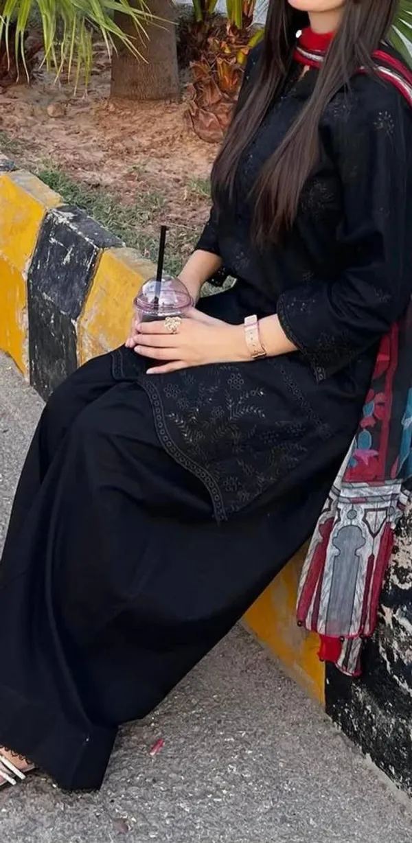 Black_Embroidered_Kurta_Set_For_Women