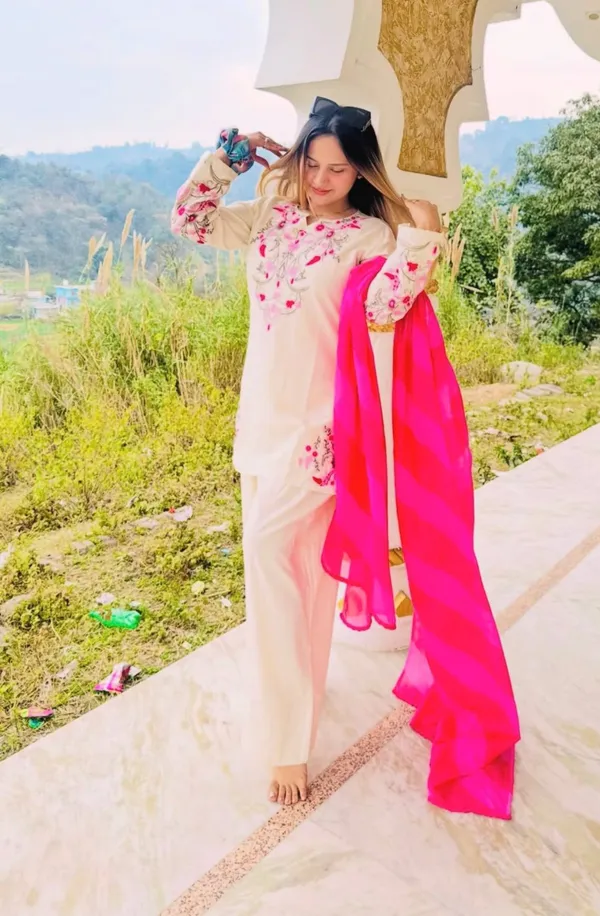 Cream_Embroidered_Kurta_Set_With_Pink_Dupatta_for_Women