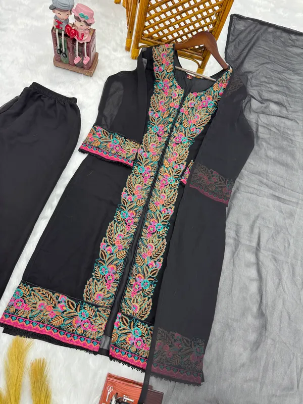 Black_Embroidered_Kurta_Pant_Set_for_Women