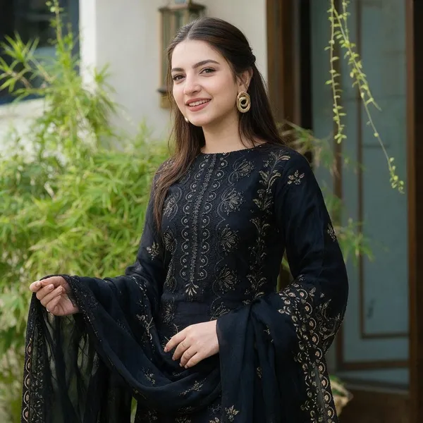 Black_Georgette_Straight_Suit_Set_for_Women