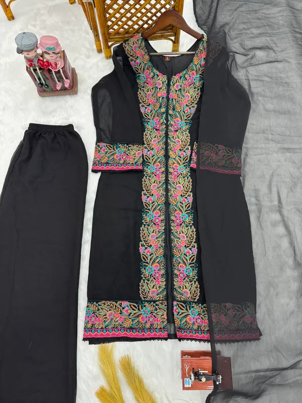 Black_Embroidered_Kurta_Pant_Set_for_Women
