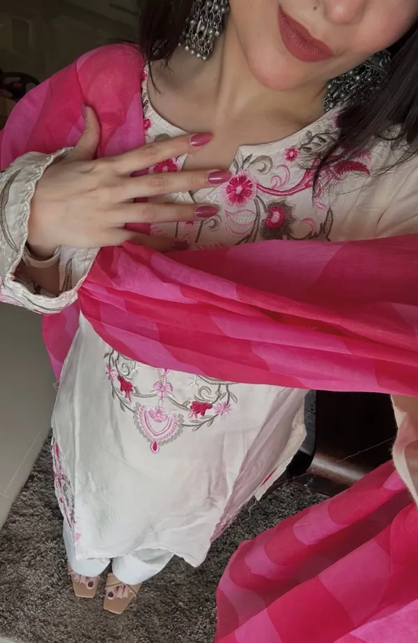 Cream_Embroidered_Kurta_Set_With_Pink_Dupatta_for_Women