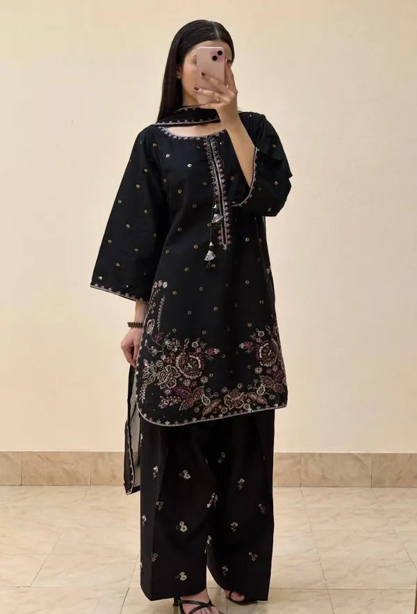Black_Printed_Straight_Kurta_Set_For_Women