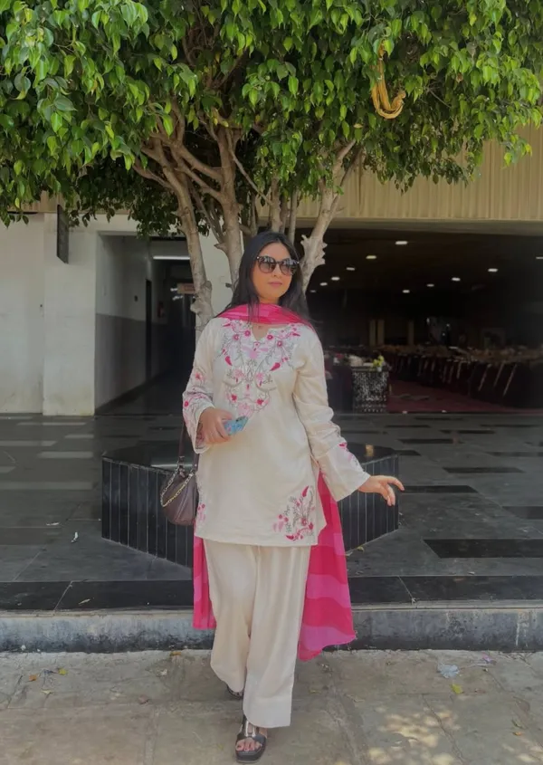 Cream_Embroidered_Kurta_Set_With_Pink_Dupatta_for_Women