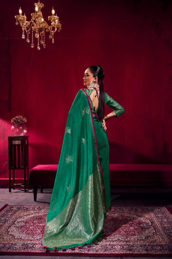 Emerald_Green_Soft_Silk_Saree_For_Women_With_Zari_Weaving_Border_Banarasi_Saree_Silk_Saree