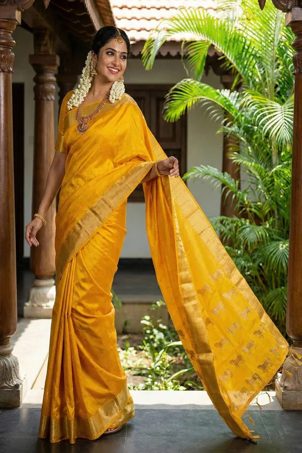 Mustard_Yellow_Traditional_Silk_Saree_For_Women_With_Golden_Zari_Border_Default_Title