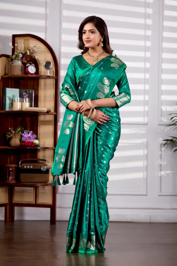 Emerald_Green_Banarasi_Kanjivaram_Silk_Saree_With_Rich_Zari_Work_Default_Title