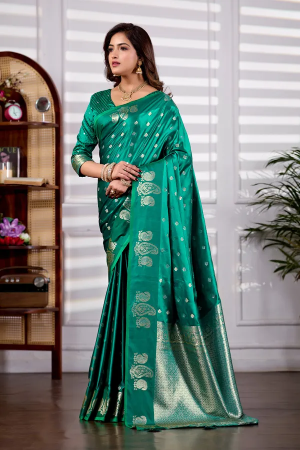 Emerald_Green_Banarasi_Kanjivaram_Silk_Saree_With_Rich_Zari_Work_Default_Title