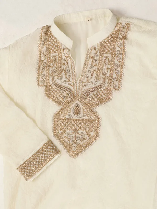 Ivory_Crush_Straight_Fit_Embroidered_Kurta_For_Men