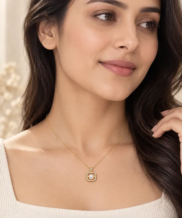 Gold_Tone_Pearl_Pendant_Necklace_For_Women