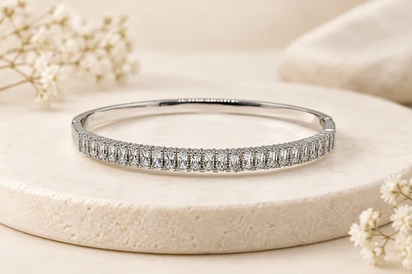 Silver-Tone_Crystal_Embellished_Bangle_For_Women