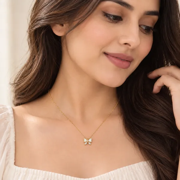 Gold_Butterfly_Pendant_Necklace_For_Women