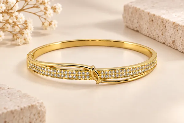 Gold_Tone_Crystal_Detailed_Bangle_For_Women