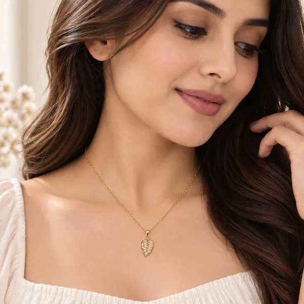 Gold_Butterfly_Pendant_Necklace_For_Women