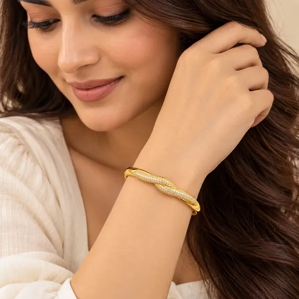 Gold_Tone_Crystal_Embellished_Bangle_For_Women
