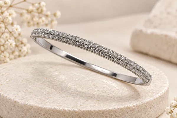 Silver-Tone_Crystal_Embellished_Bangle_For_Women
