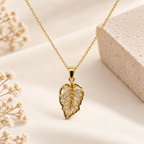 Gold_Butterfly_Pendant_Necklace_For_Women