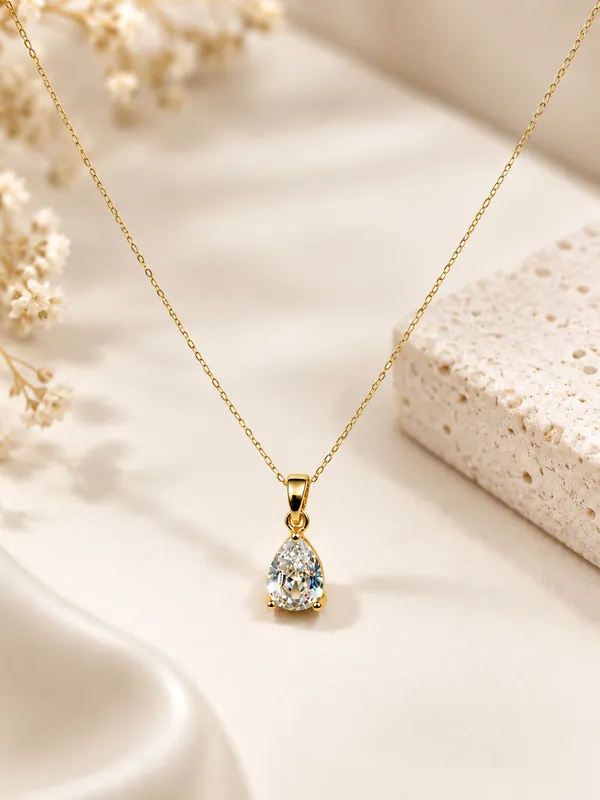 Gold-Tone_Teardrop_Pendant_Necklace_For_Women