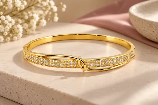 Gold_Tone_Crystal_Detailed_Bangle_For_Women