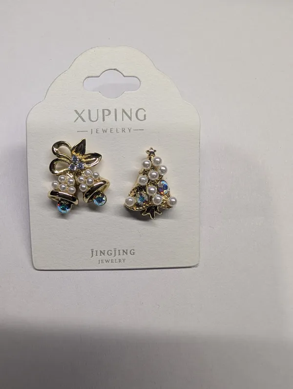 Gold_And_Pearl_Copper_Alloy_Festive_Earrings_For_Women
