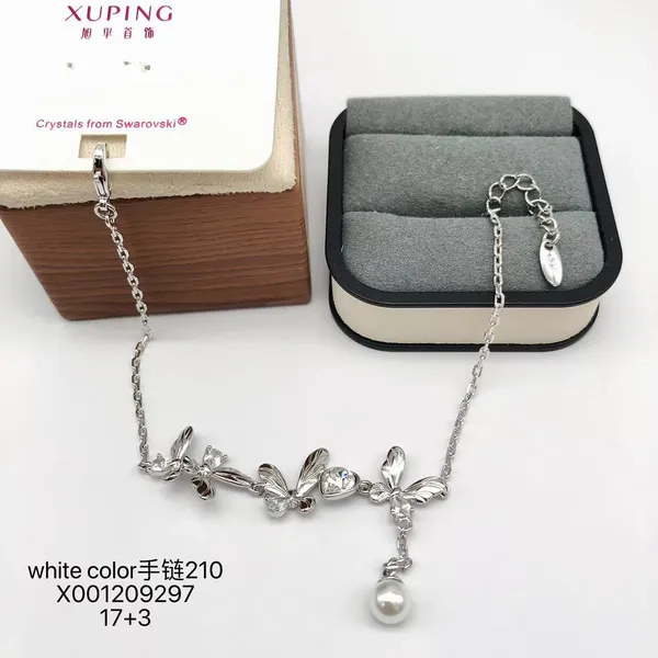 Silver_And_Pearl_Copper_Alloy_Floral_Chain_Bracelet_For_Women
