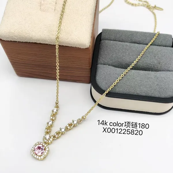 Gold_Copper_Alloy_Crystal_Pendant_Necklace_For_Women