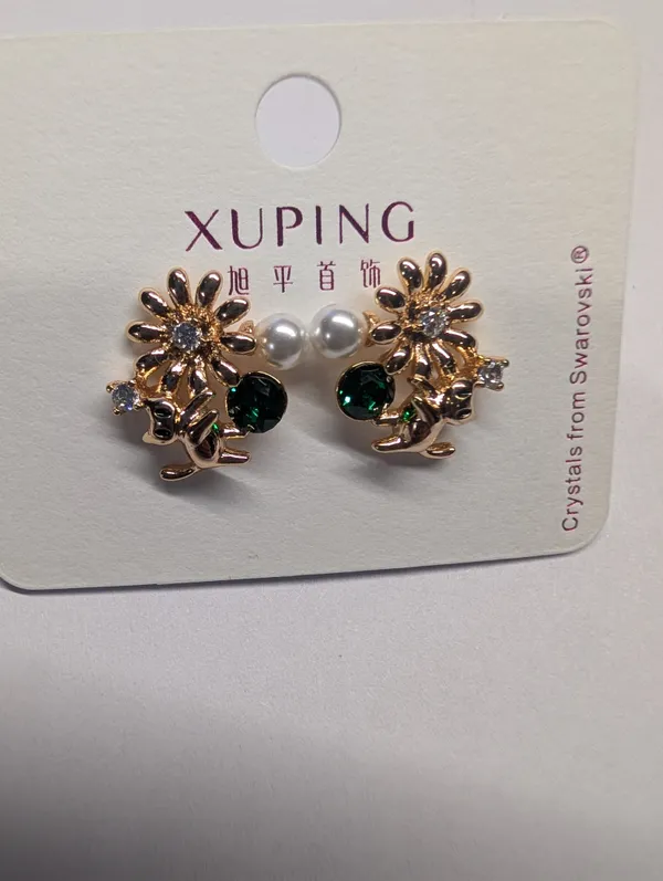 Gold_Copper_Alloy_Crystal_Floral_Stud_Earrings_For_Women