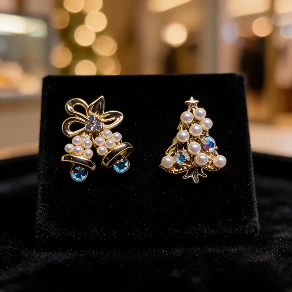 Gold_And_Pearl_Copper_Alloy_Festive_Earrings_For_Women